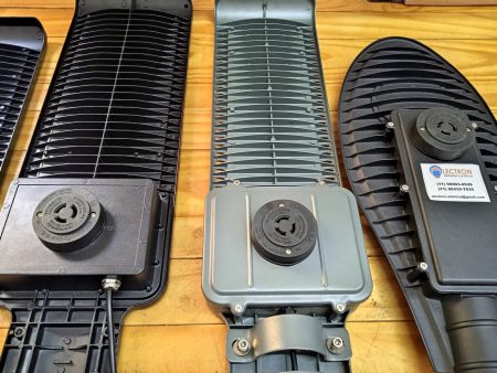 Luminária Pública Cob Bf 200w Com Base 3Pinos - Imagem 2